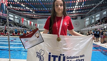 Paletli Yüzmede Türkiye Şampiyonluğu Gururu