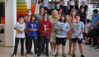 Masa Tenisi Gençlik Turnuvasında Dereceye Giren Öğrencilerimize Kupaları Verildi 