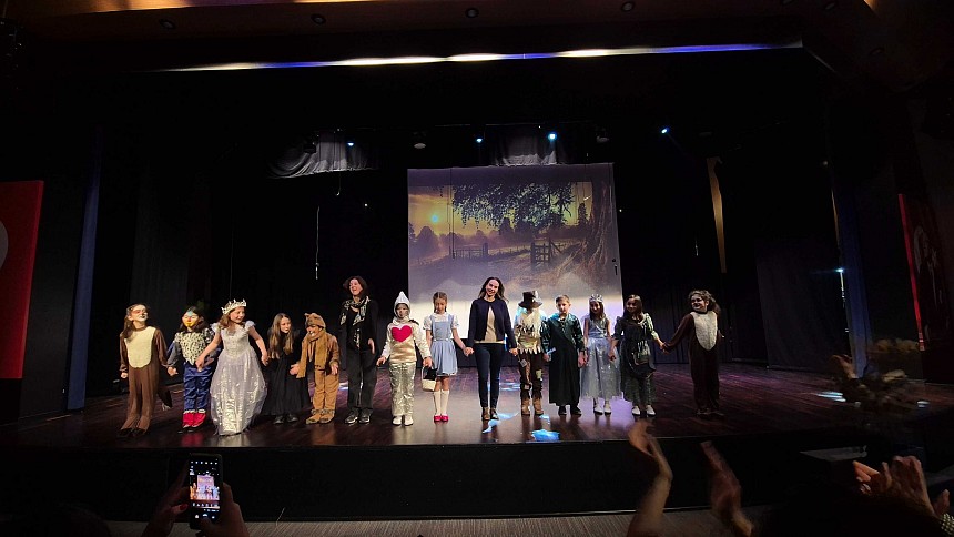 İlkokul Öğrencilerimiz ‘The Wizard of Oz’ Müzikalini Sahneledi
